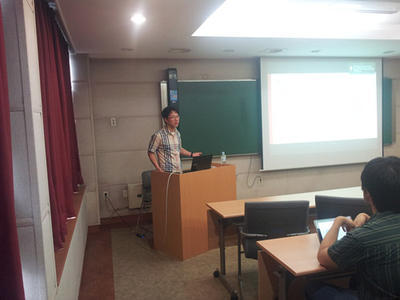 Dr. Song gave a talk on bioinformatics.